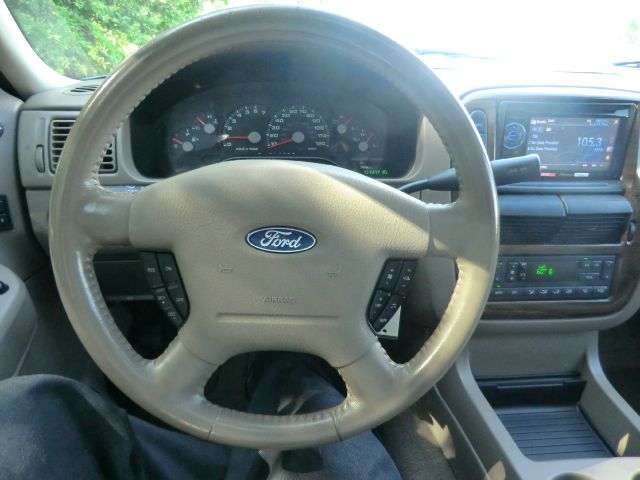 2004 Ford Explorer LT CREW 25