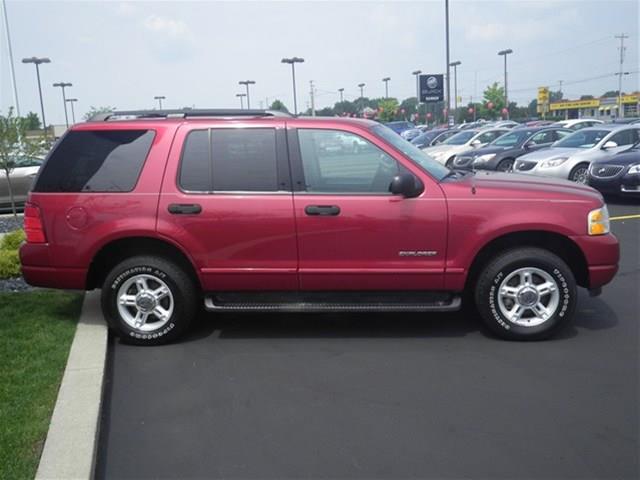 2004 Ford Explorer ESi