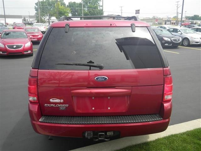 2004 Ford Explorer ESi