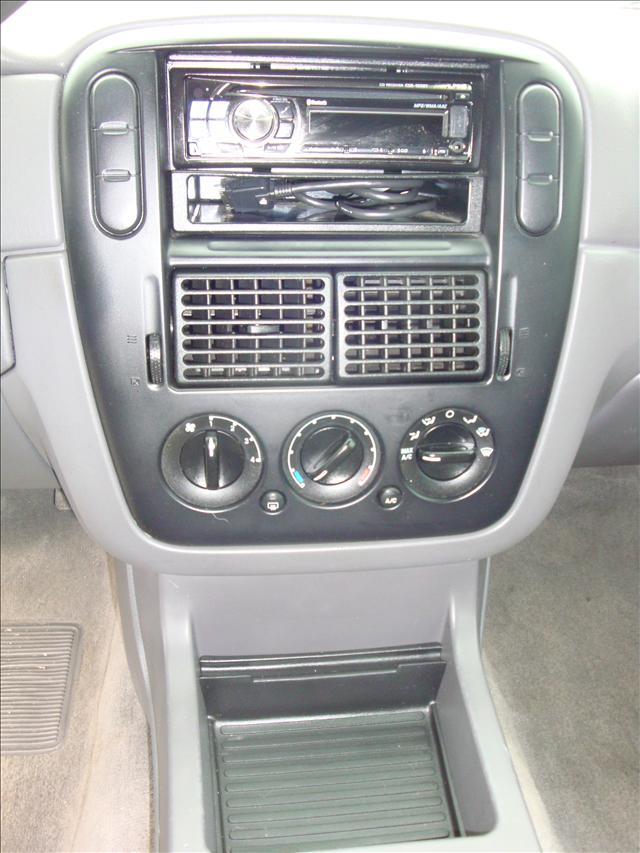 2004 Ford Explorer XLS