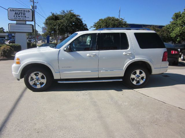 2004 Ford Explorer 2dr LWB