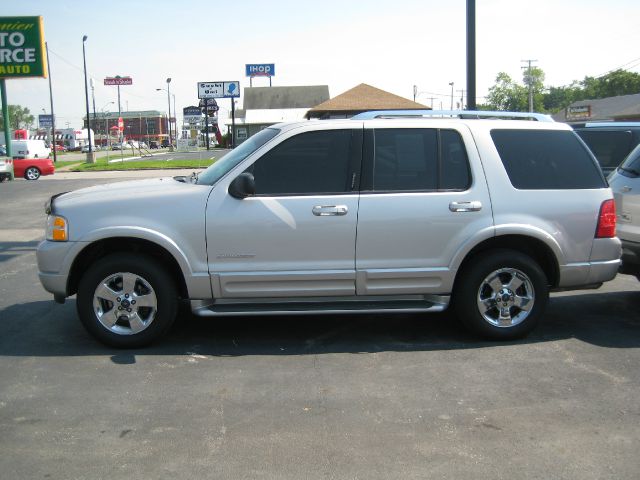 2004 Ford Explorer 2dr LWB