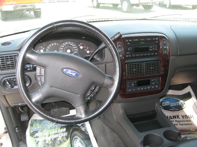 2004 Ford Explorer 2dr LWB