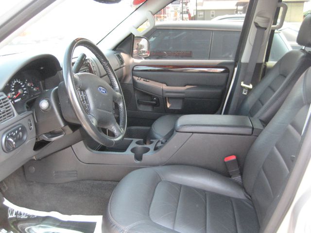 2004 Ford Explorer 2dr LWB