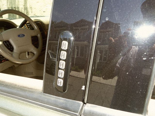 2004 Ford Explorer Custom Deluxe