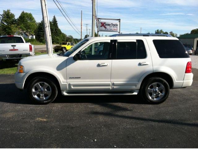 2004 Ford Explorer SLT 25