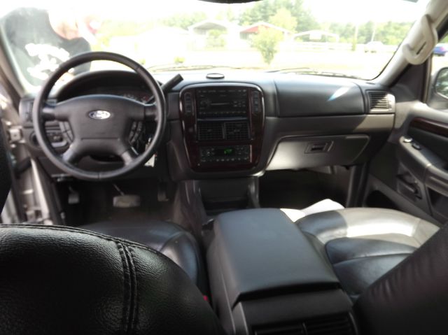 2004 Ford Explorer SLT 25