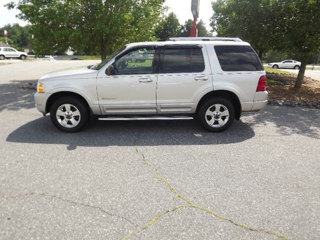 2004 Ford Explorer SLT 25