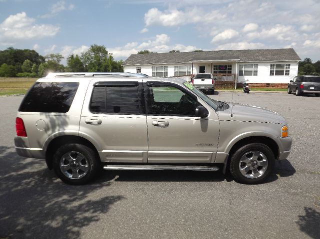 2004 Ford Explorer SLT 25