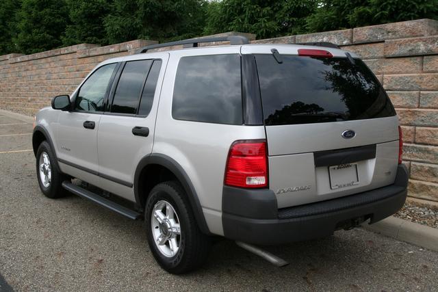 2004 Ford Explorer XLS