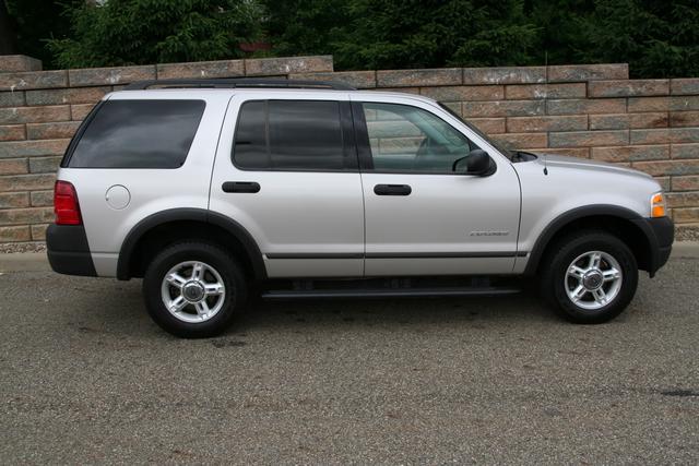 2004 Ford Explorer XLS