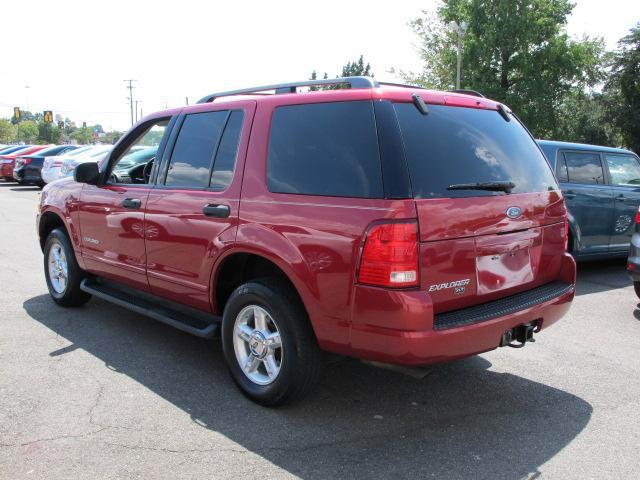 2004 Ford Explorer ESi