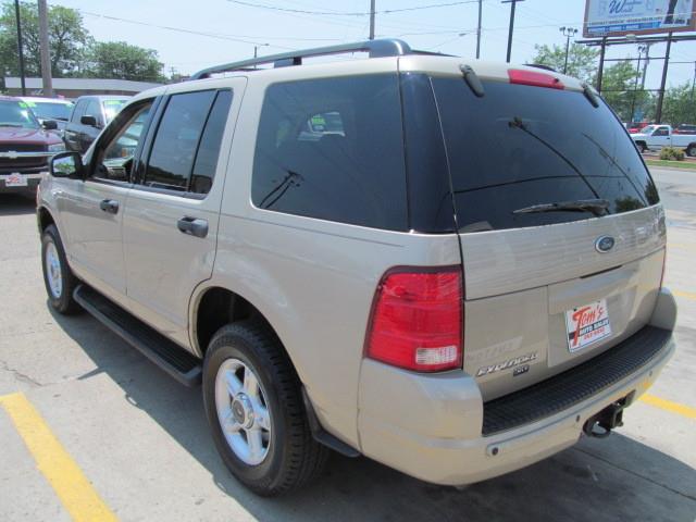 2004 Ford Explorer ESi