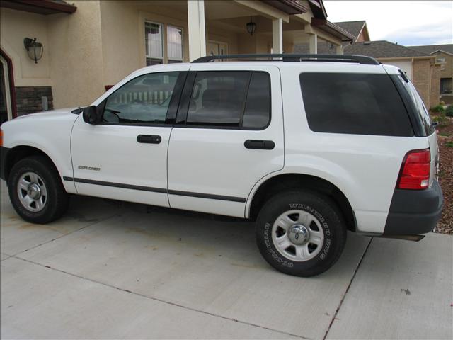 2004 Ford Explorer XLS