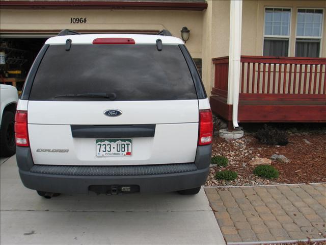 2004 Ford Explorer XLS