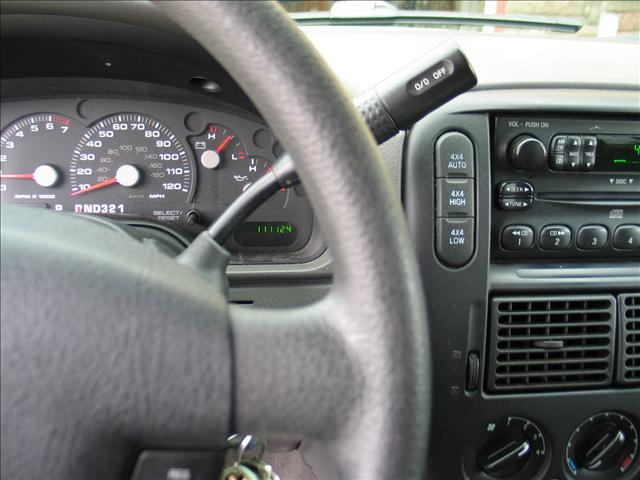 2004 Ford Explorer XLS