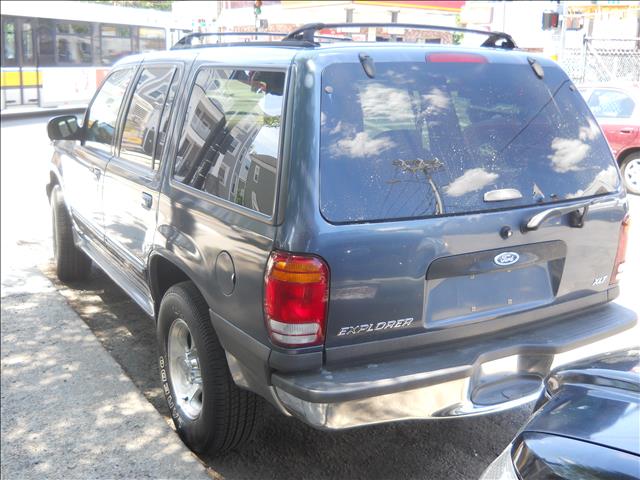 2004 Ford Explorer Custom Deluxe