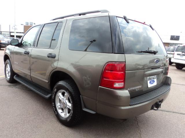 2004 Ford Explorer ESi