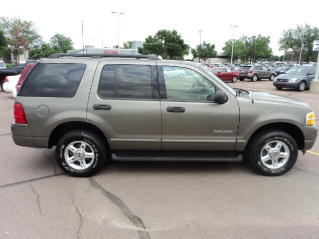 2004 Ford Explorer ESi