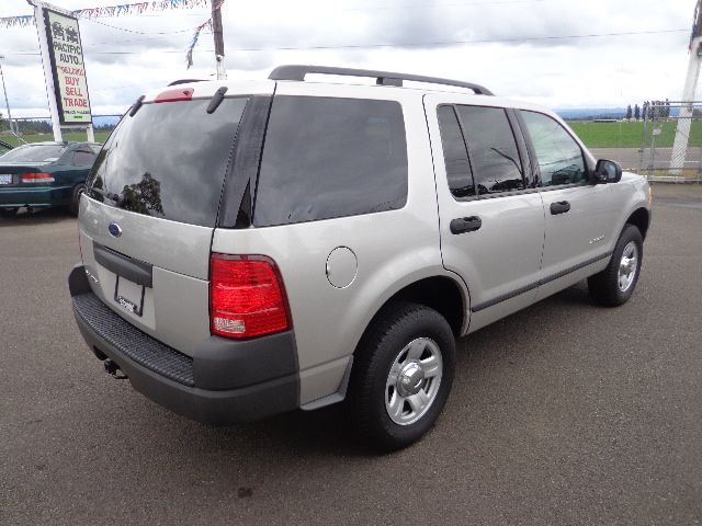 2004 Ford Explorer XLS