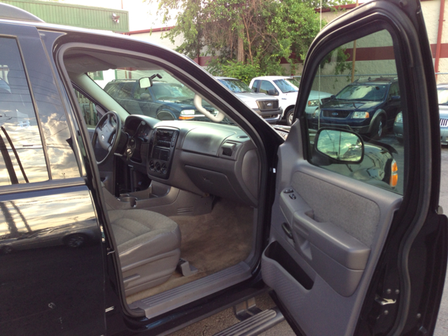 2004 Ford Explorer LT CREW 25