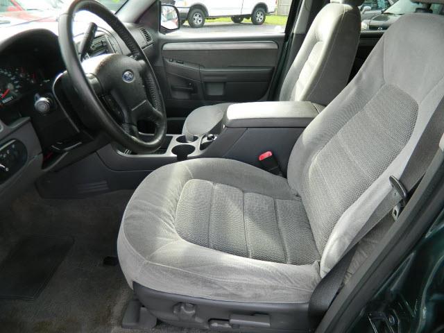 2004 Ford Explorer ESi