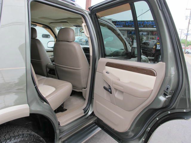 2004 Ford Explorer LT CREW 25