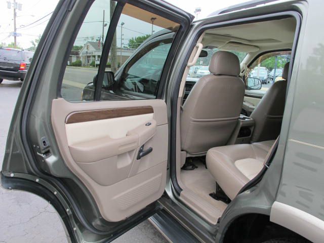 2004 Ford Explorer LT CREW 25