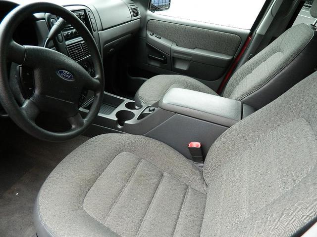 2004 Ford Explorer XLS