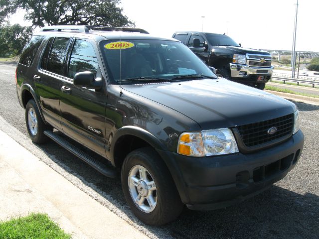 2005 Ford Explorer LT CREW 25