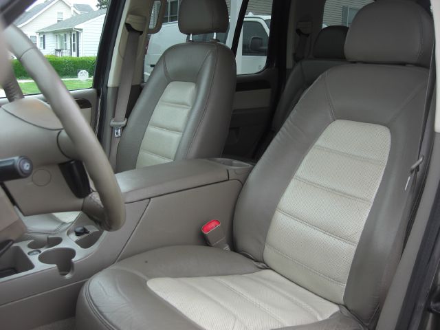 2005 Ford Explorer Custom Deluxe