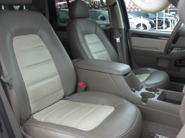 2005 Ford Explorer Custom Deluxe