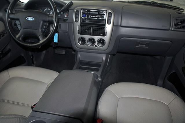 2005 Ford Explorer ESi