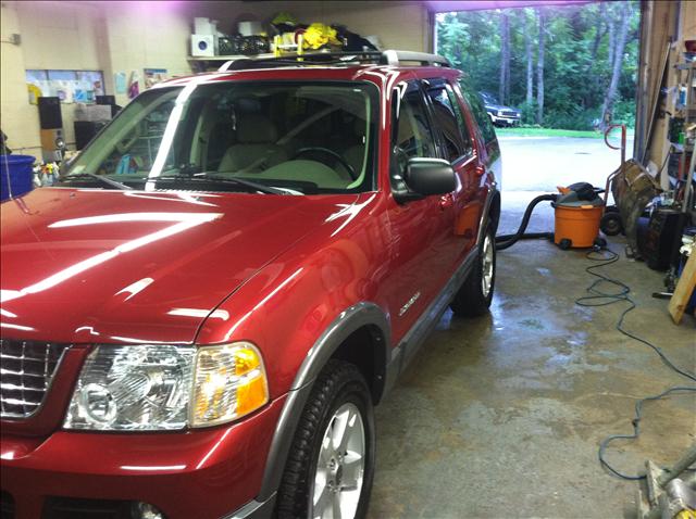 2005 Ford Explorer ESi