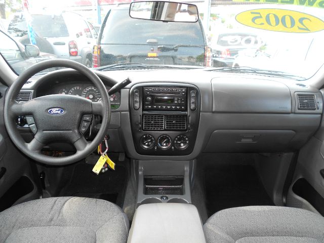 2005 Ford Explorer 2500 4WD