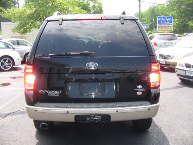 2005 Ford Explorer LT CREW 25