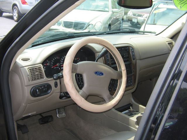 2005 Ford Explorer LT CREW 25