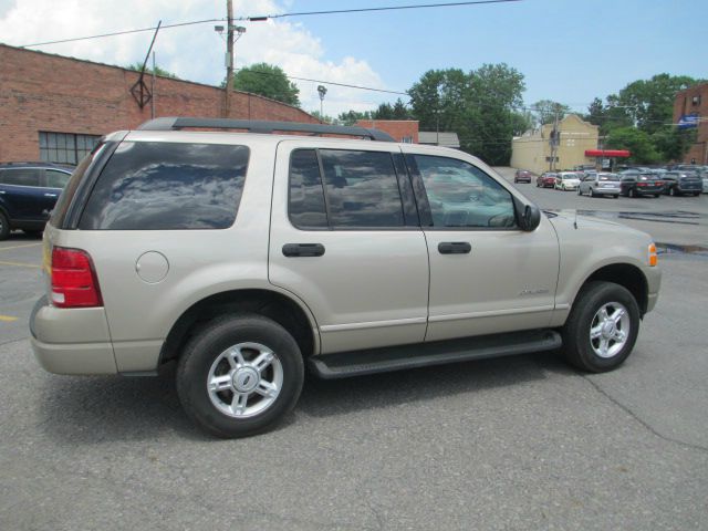 2005 Ford Explorer ESi