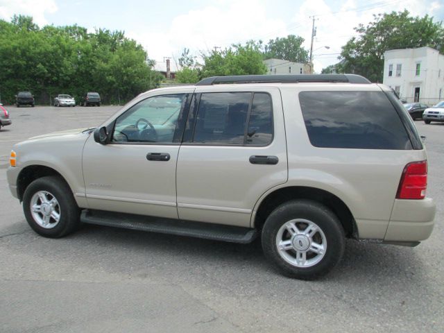 2005 Ford Explorer ESi