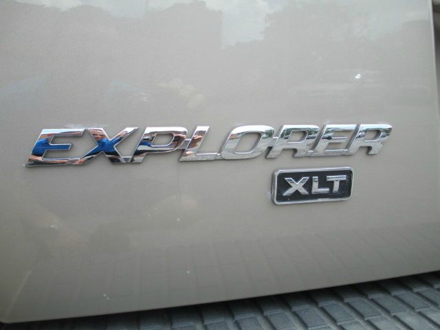 2005 Ford Explorer ESi