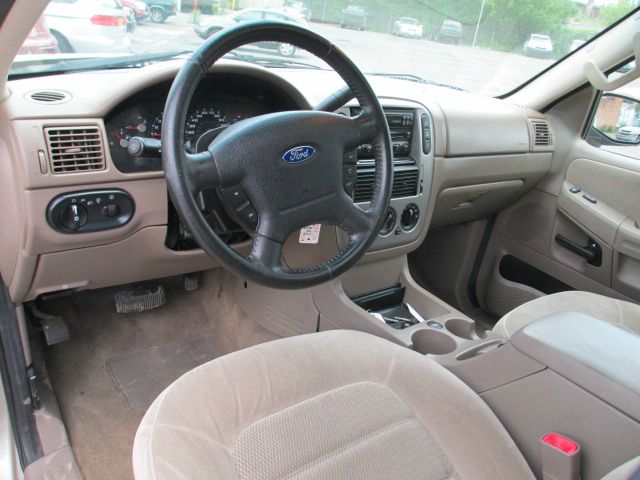 2005 Ford Explorer ESi