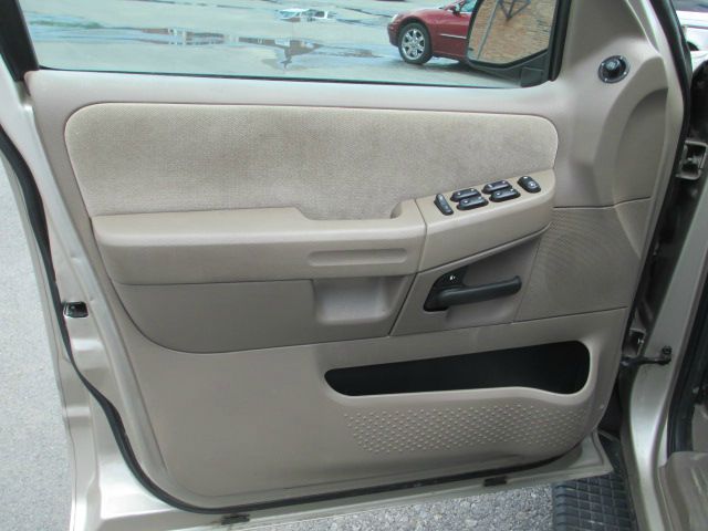 2005 Ford Explorer ESi