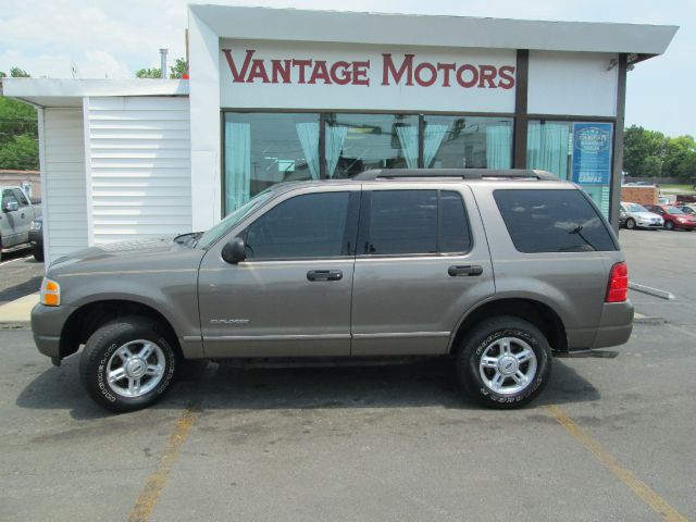 2005 Ford Explorer XLT Supercab 5.5-ft Box 2WD