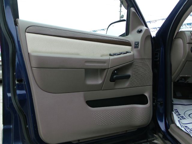 2005 Ford Explorer Custom Deluxe