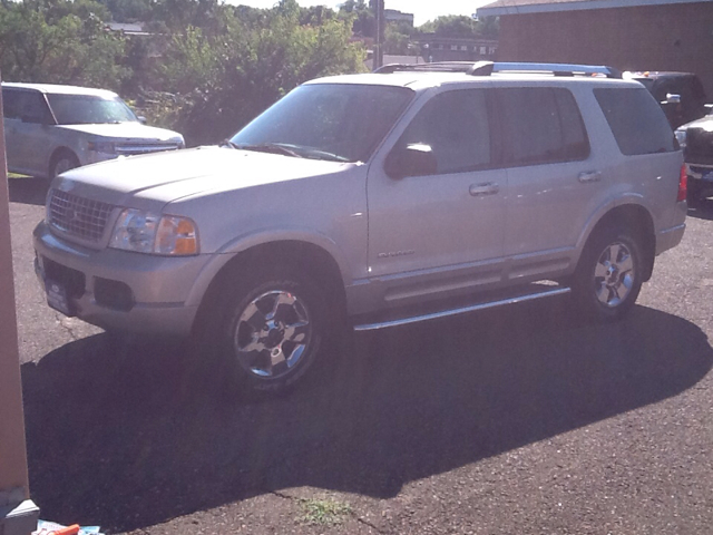 2005 Ford Explorer 2dr LWB