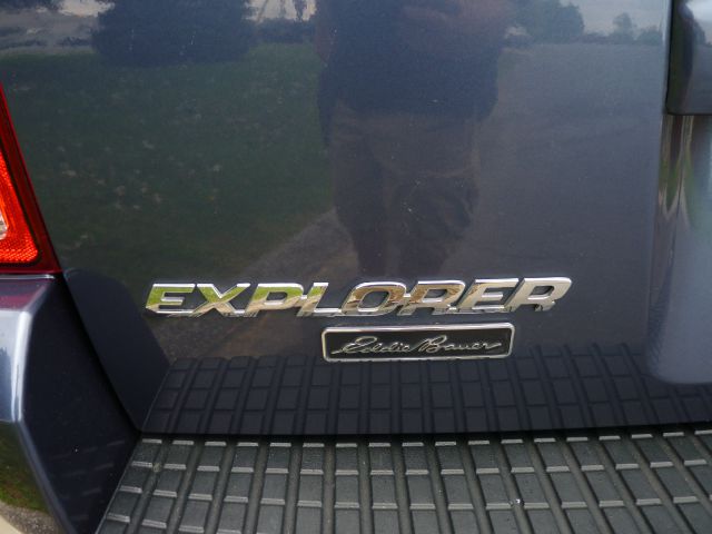 2005 Ford Explorer LT CREW 25