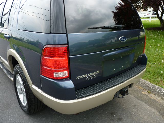 2005 Ford Explorer LT CREW 25