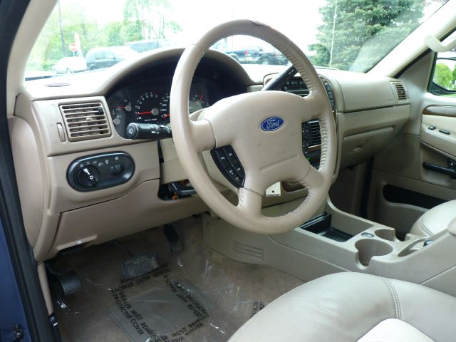 2005 Ford Explorer LT CREW 25