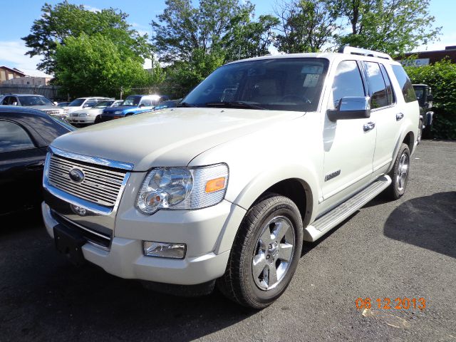 2006 Ford Explorer 2dr LWB