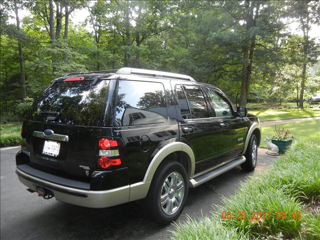 2006 Ford Explorer E320 - Extra Sharp